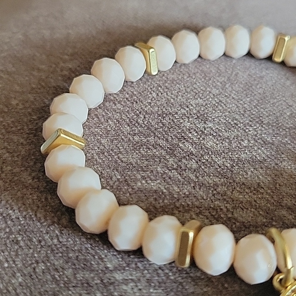 Cream Glass Beaded Leopard Print Charm Stretch Mobwife Bracelet - Picture 4 of 5